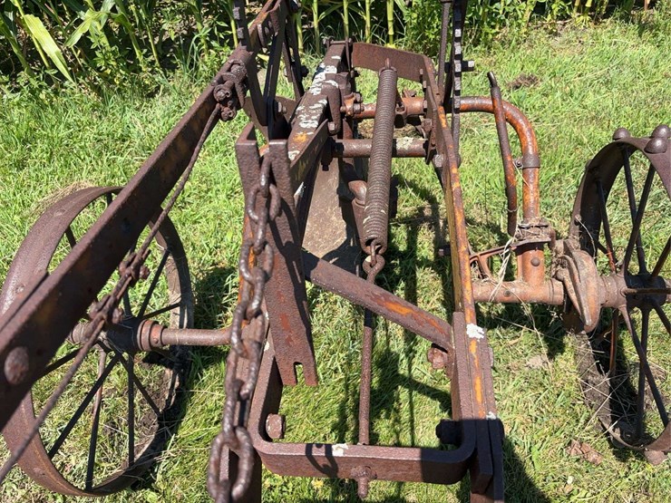 allis-chalmers-16”-one-bottom-pull-type-moldboard-plow-image-12
