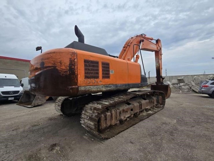 2016-hitachi-zx350-lc-image-7