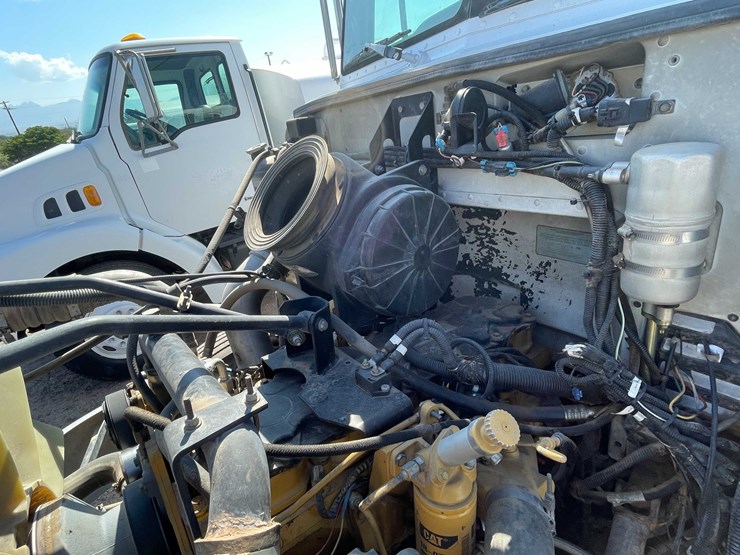 2004-peterbilt-330-image-55