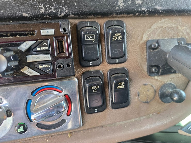 2014-peterbilt-389-image-61