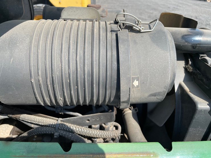 2010-john-deere-2305-image-34