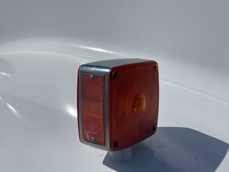 2004-peterbilt-330-image-68