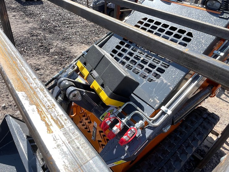 #2066-•-unused-2026-landhonor-mini-skid-steer-loader-image-12