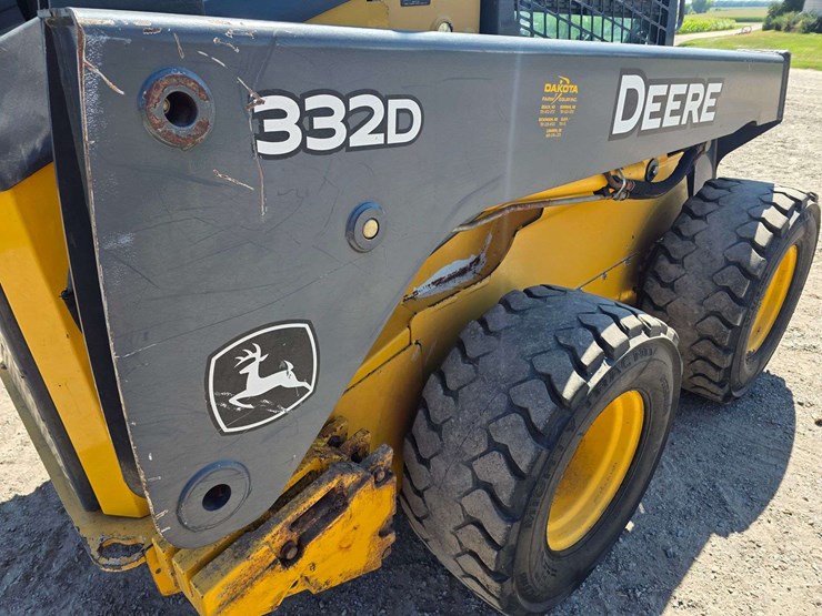 2016-deere-332d-image-27