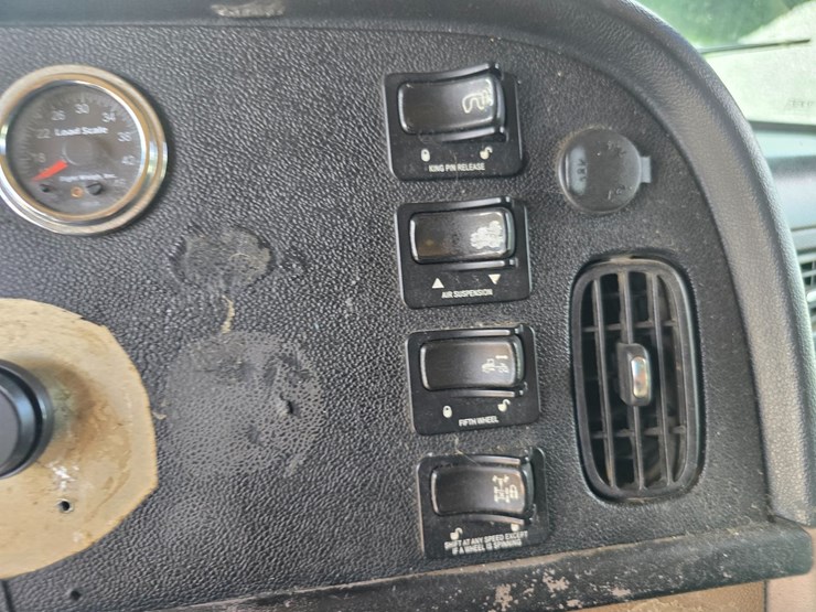 2014-peterbilt-389-image-63