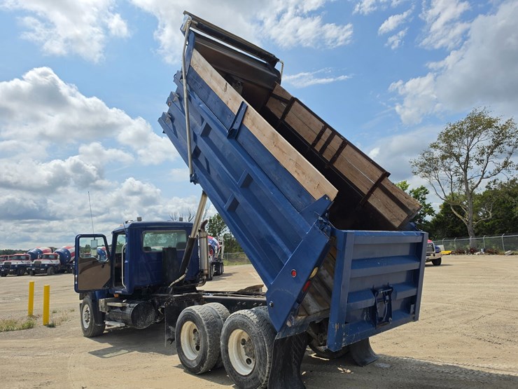 #25404-•-2003-mack-cv713-granite-tandem-axel-dump-truck-image-26