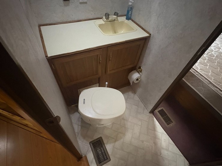 #5944-•-1996-dutchmen-camper-(shawano,-wi)-(has-wi-title)-image-89