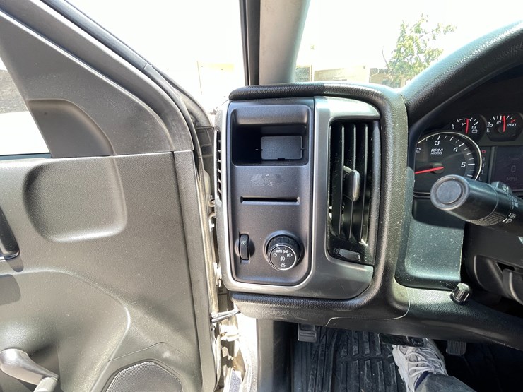#1864-•-2018-chevy-work-truck-(has-nm-title)-image-60