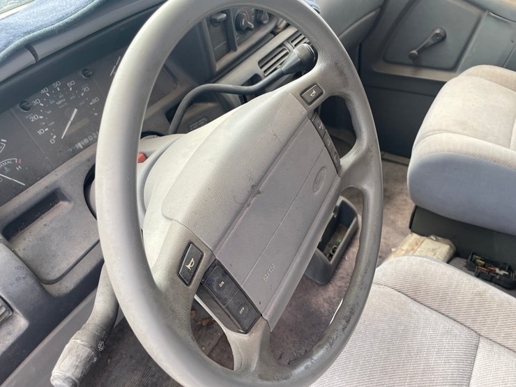 #1882-•-1992-ford-aerostar-xl-passenger-van-(has-nm-title)-(offsite-at-nmsu)-image-26