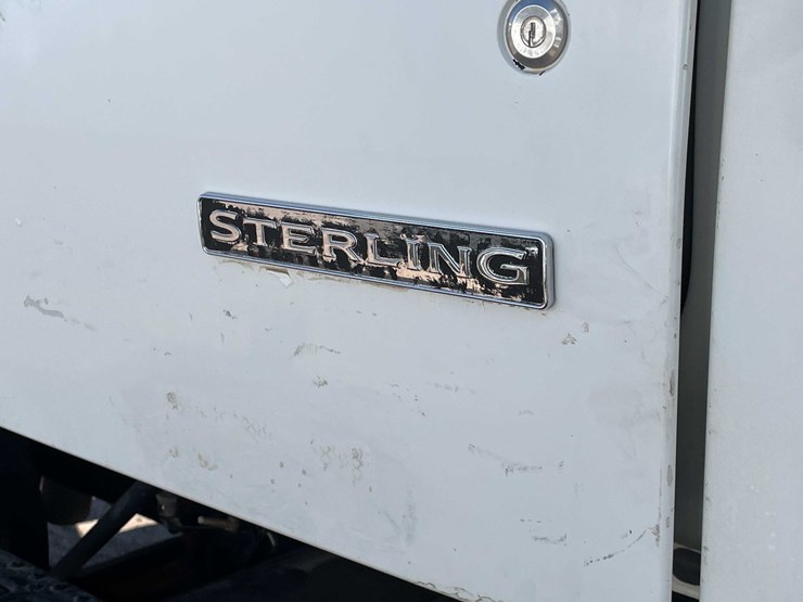 #1851-•-2000-sterling-7500-water-tank-truck-(has-nm-title)-image-25