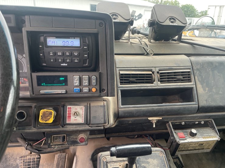 #2375-•-2000-gmc-c6500-utility-truck-(has-wi-title)-image-14