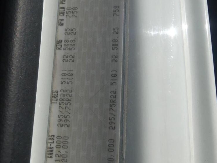 2014-freightliner-m2-106-image-19