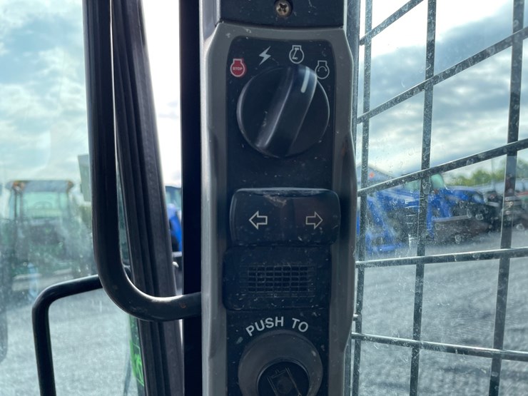 2021-new-holland-l316-image-40