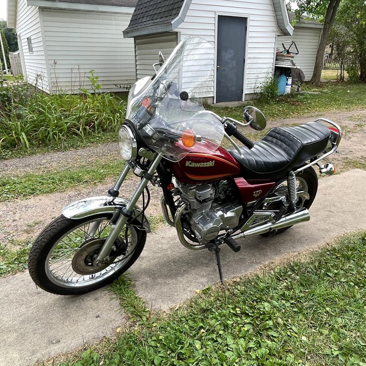 #313 • 1995 Kawasaki LTD 305 Motorcycle (Has WI Title) (Eau Claire, WI)