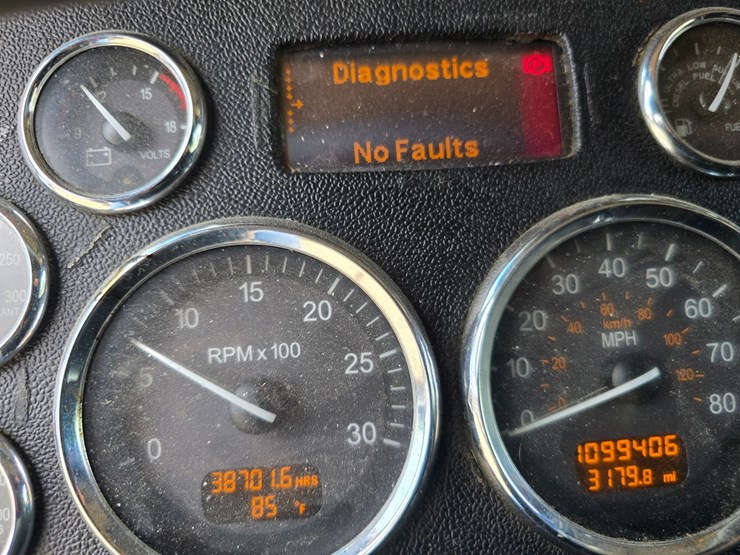 2014-peterbilt-389-image-69