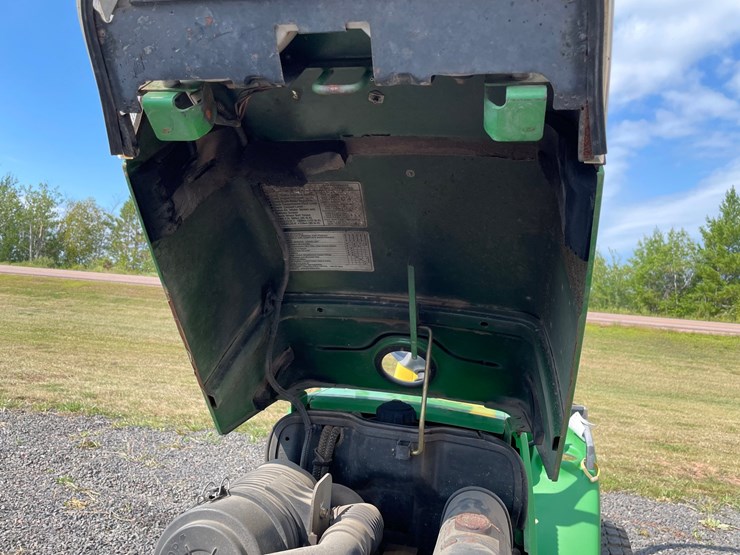 2010-john-deere-2305-image-37