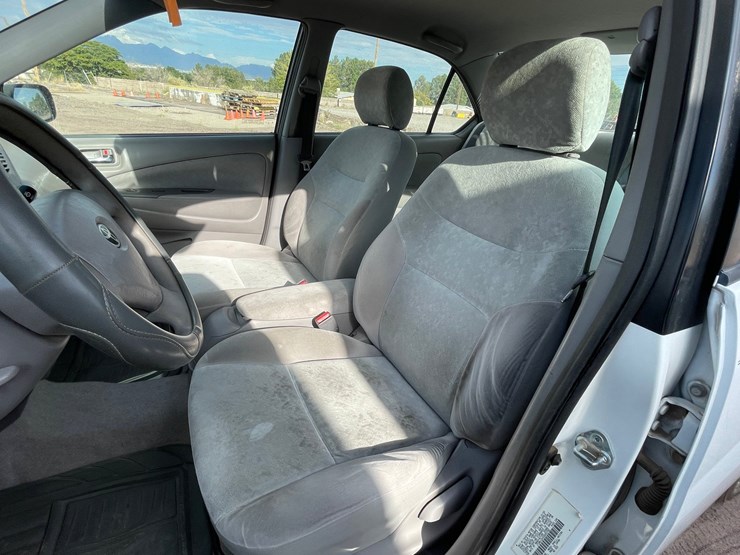 #1853-•-2002-toyota-prius-(title-in-delay)-image-31
