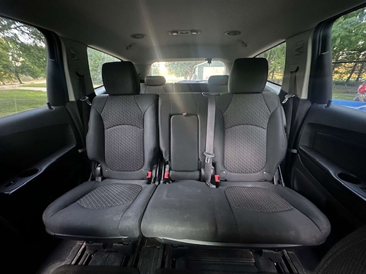 2011-chevrolet-traverse-image-16