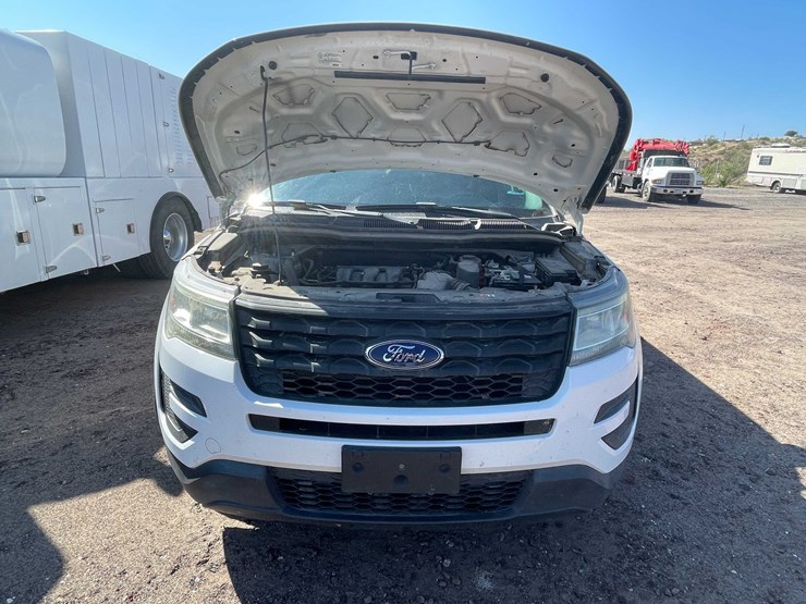 2017-ford-explorer-image-49