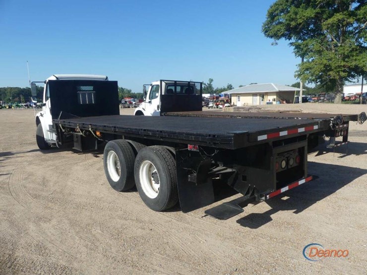 2014-freightliner-m2-106-image-3