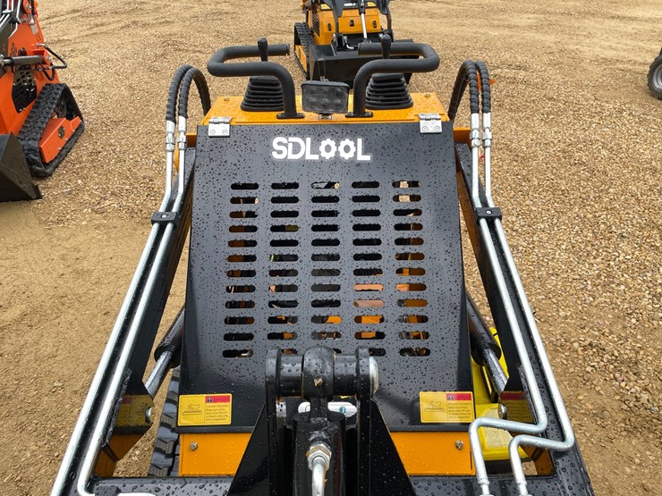 #1261-•-mms-skid-steer-loader-image-11