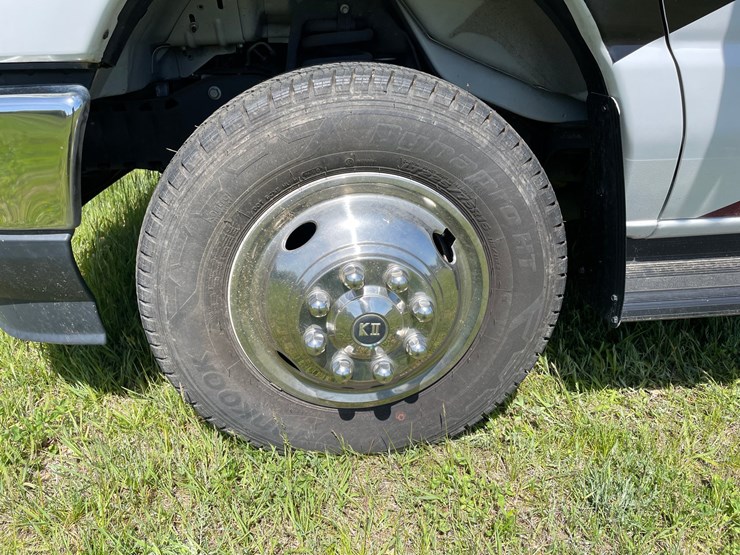 2021-ford-e350-image-83