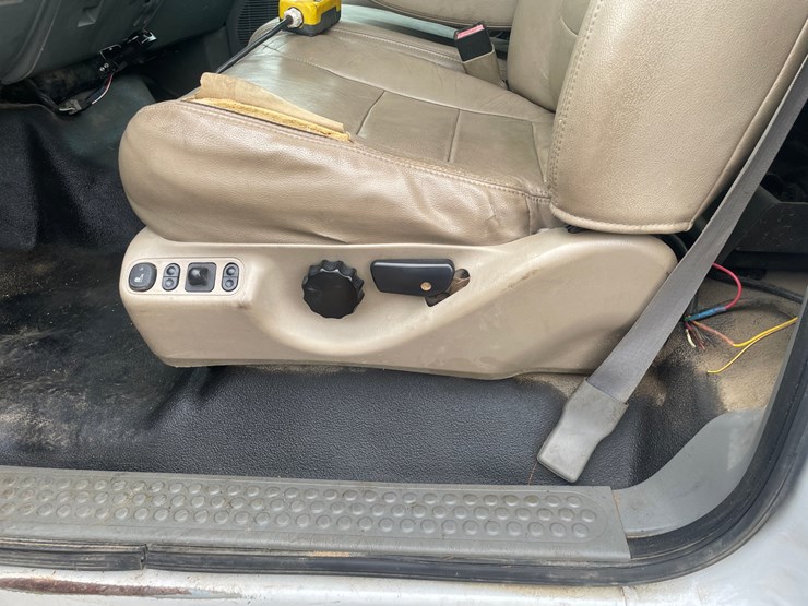 2005-ford-f550-xl-image-23
