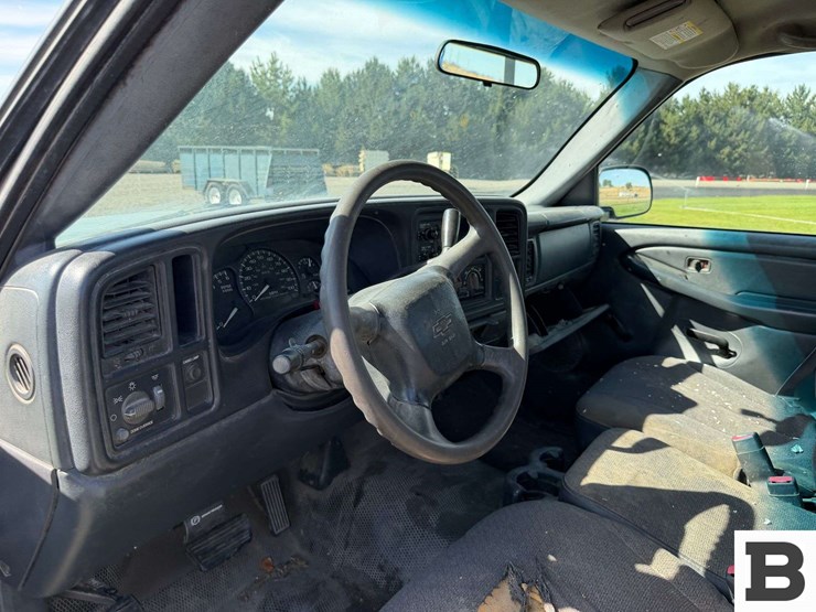2002-chevrolet-silverado-2500-image-29