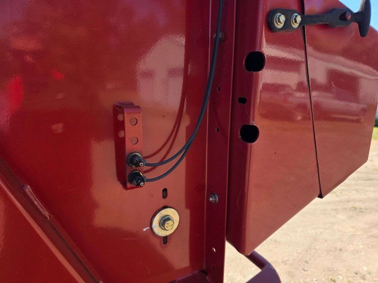 2009-new-holland-br7090-image-24