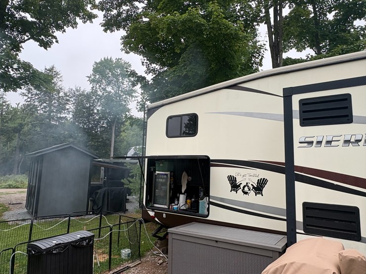 #5997-•-2015-forest-river-sierra-camper-(three-lakes,-wi)-(title-in-delay)-image-9