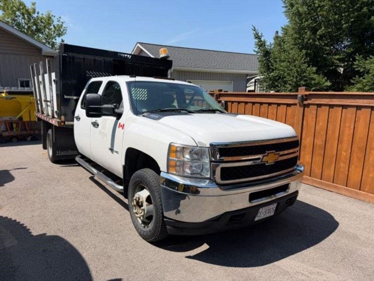 2014-chevrolet-3500-image-1