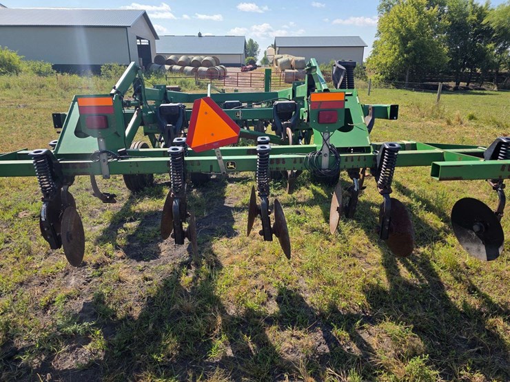 john-deere-2700-image-24