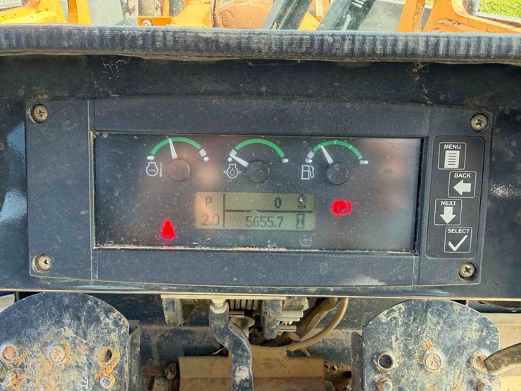 2014-deere-655k-image-31