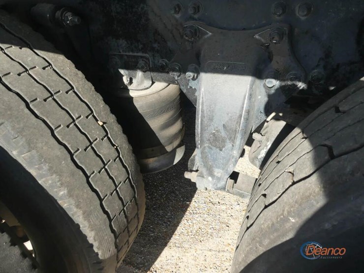 2014-freightliner-m2-106-image-6
