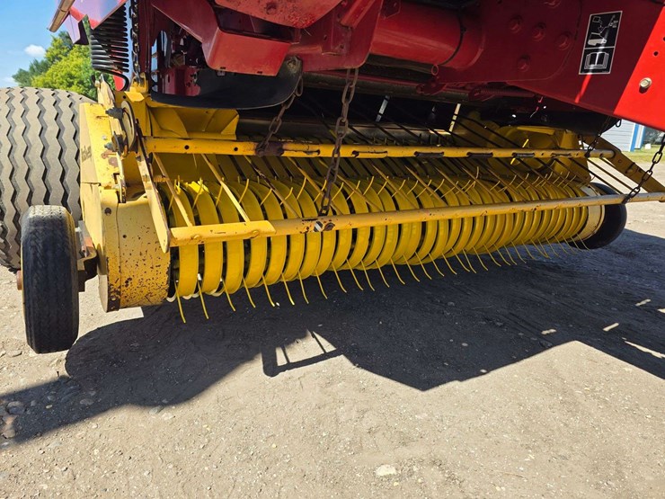 2009-new-holland-br7090-image-4
