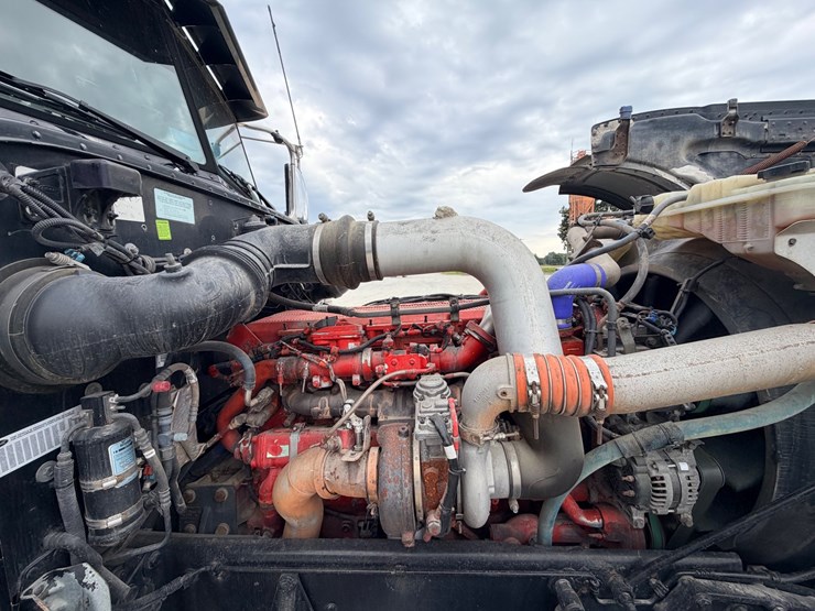 2014-peterbilt-389-image-30