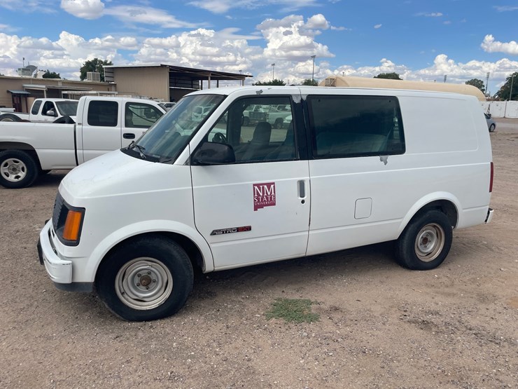 1994-chevrolet-astro-image-1