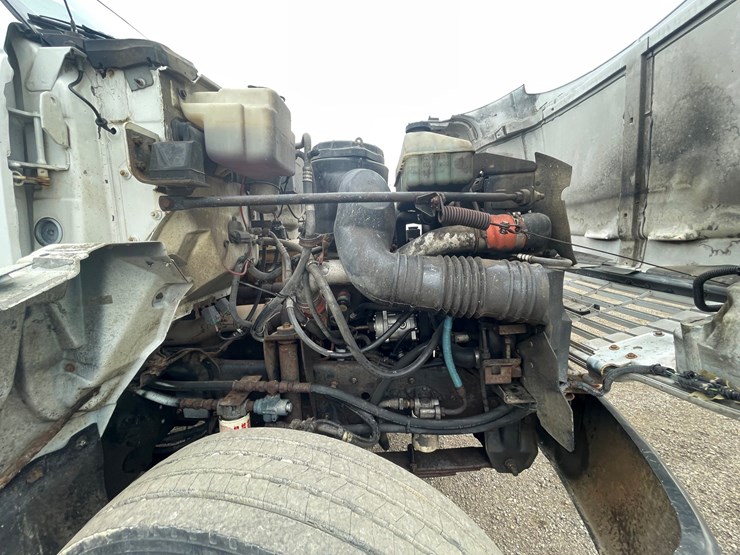 #2375-•-2000-gmc-c6500-utility-truck-(has-wi-title)-image-34
