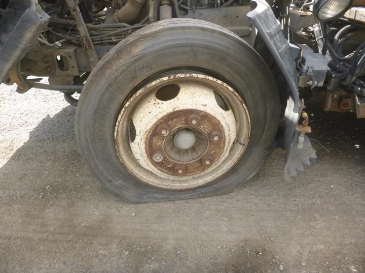 2005-isuzu-nqr-image-15