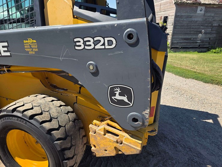 2016-deere-332d-image-21