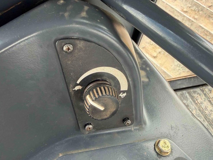 2014-deere-650k-lgp-image-25