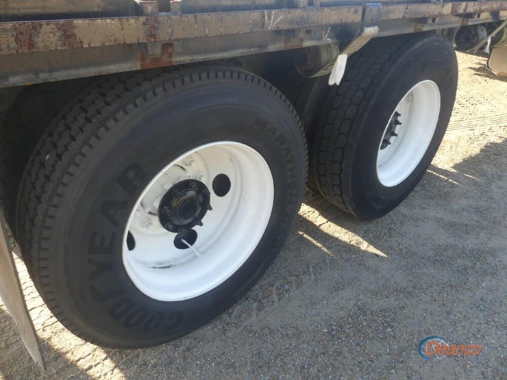 2015-freightliner-m2-106-image-7