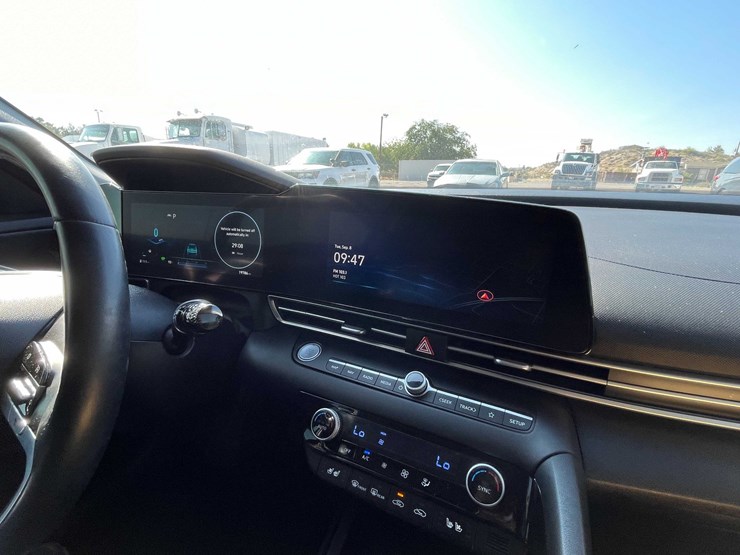 #1859-•-2023-hyundai-elantra-(has-nm-title)-image-34