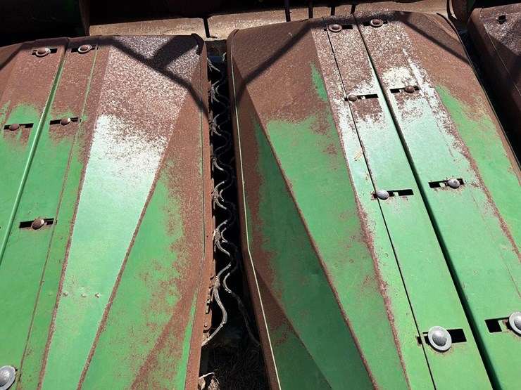 john-deere--835a-header-image-9
