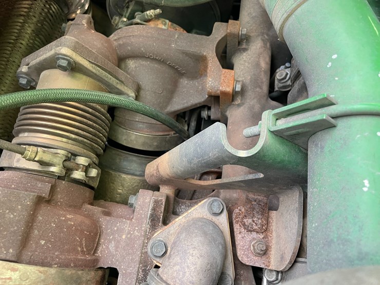 2015-deere-648l-image-42