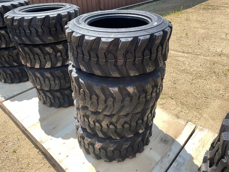 #2209-•-(4)-forerunner-10-16.5-radial-tires-image-1