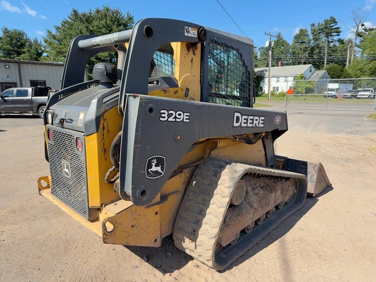 2013-deere-329e-image-5