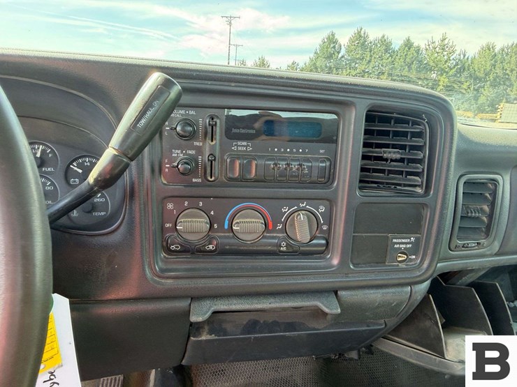 2002-chevrolet-silverado-2500-image-34
