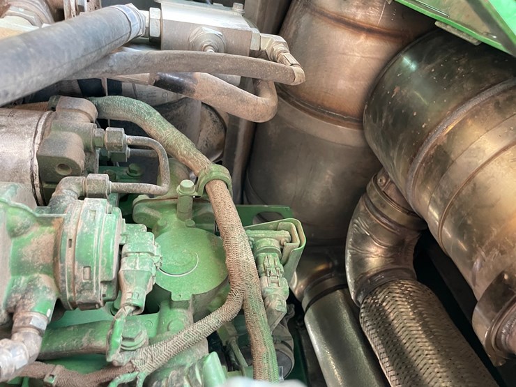 2015-deere-648l-image-44