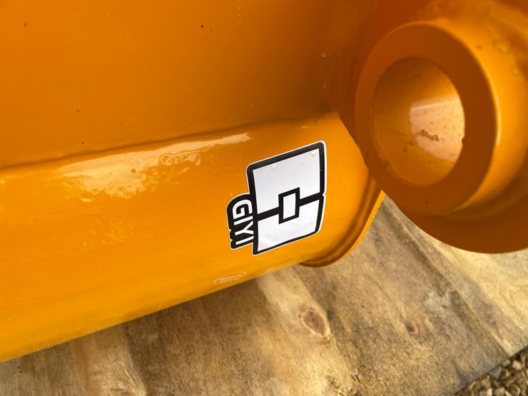 caterpillar-305-image-11